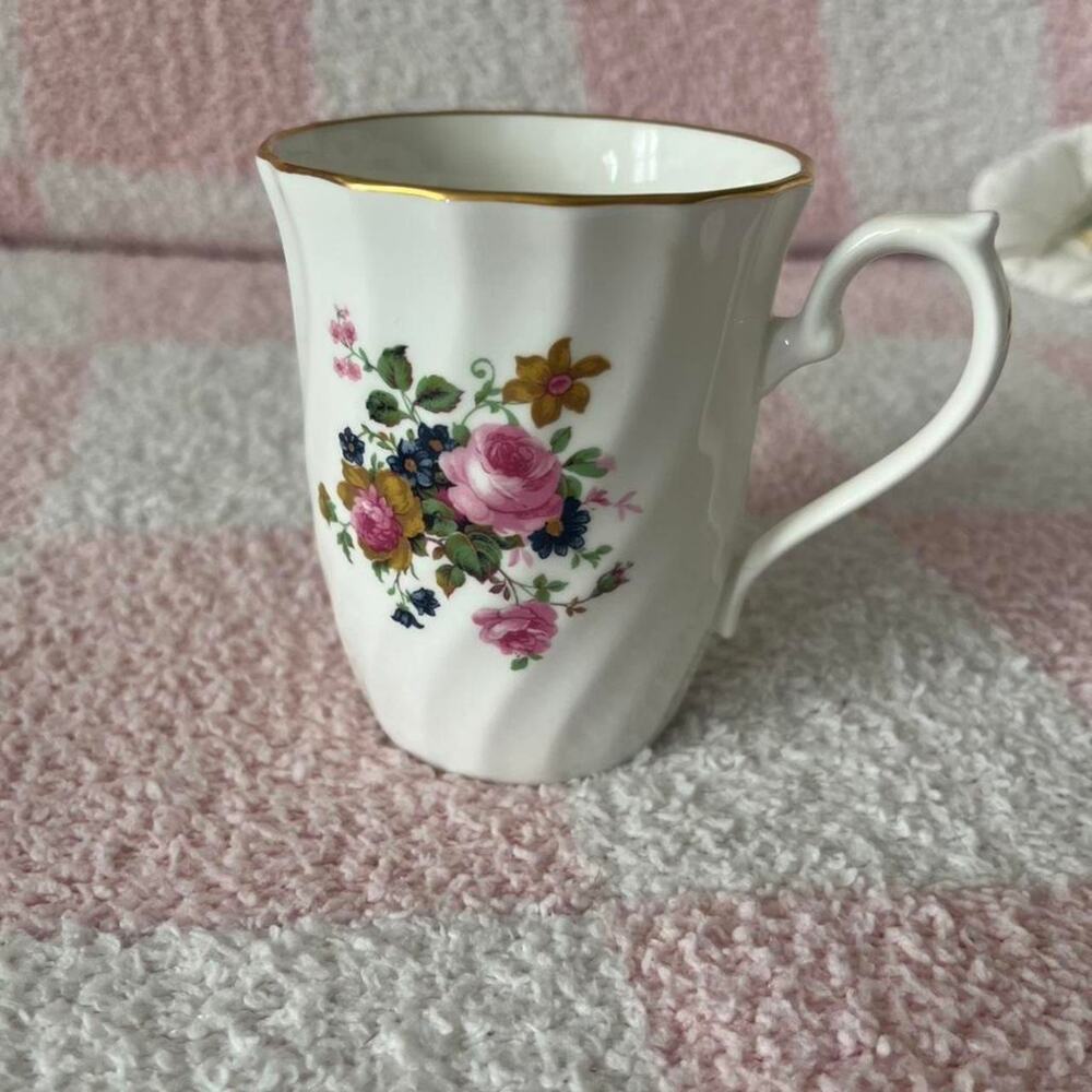 Vintage royal sudderland bone china mug